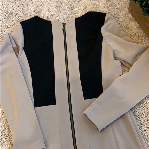 Long sleeves straight lined dress - Picture 6 of 8